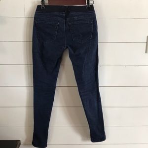 Big Star size 27 pull on stretch jeans